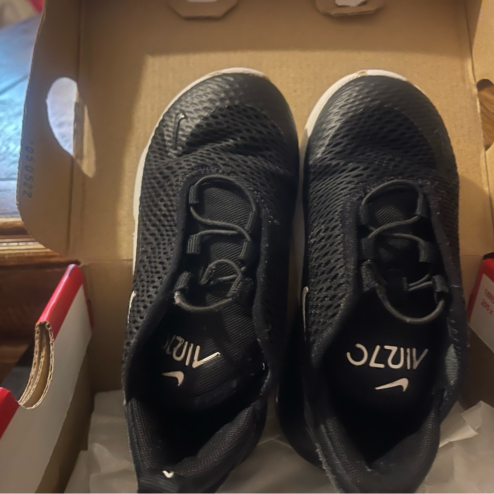 Boys Nike air max 270